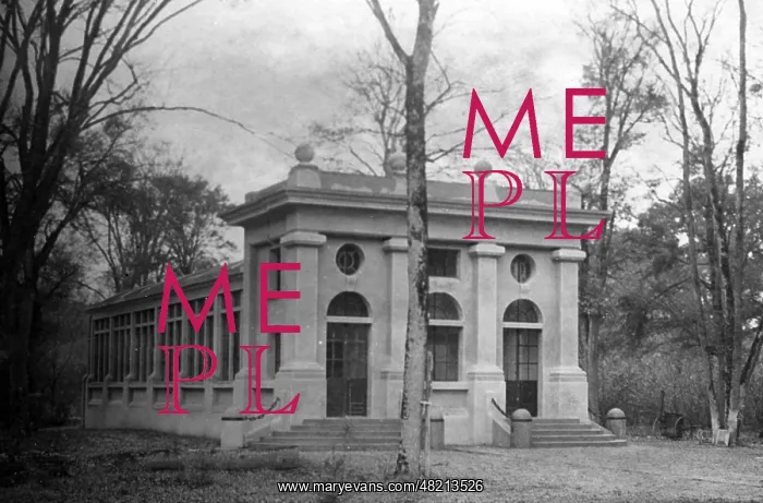 : Memorial building in Compiegne, 1938 : Memorial building in Compiegne, 1938