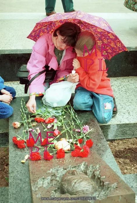 : Memorial to Chernobyl disaster cleanup workers, 1995 : Memorial to Chernobyl disaster cleanup workers, 1995