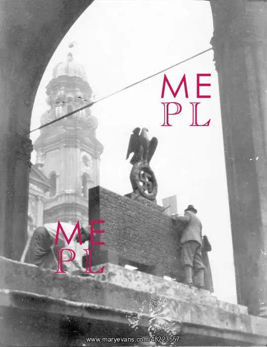 : Memorial at the Feldherrenhalle, 1933 : Memorial at the Feldherrenhalle, 1933