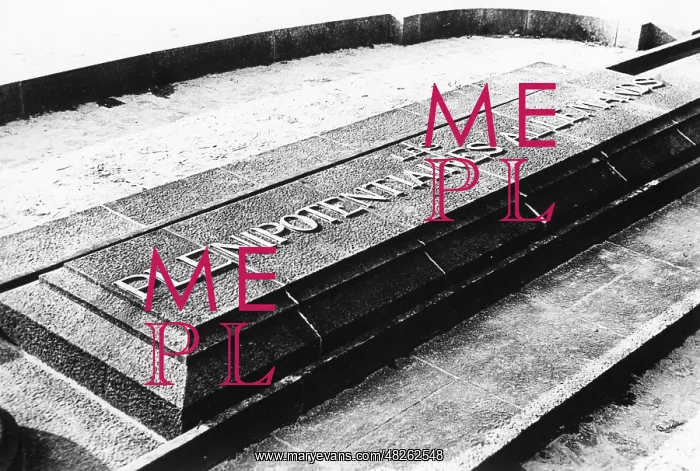 : Memorial stone in Compiegne, 1940 : Memorial stone in Compiegne, 1940
