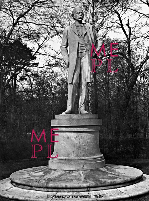 : Memorial to Theodor Fontane, 1937 : Memorial to Theodor Fontane, 1937