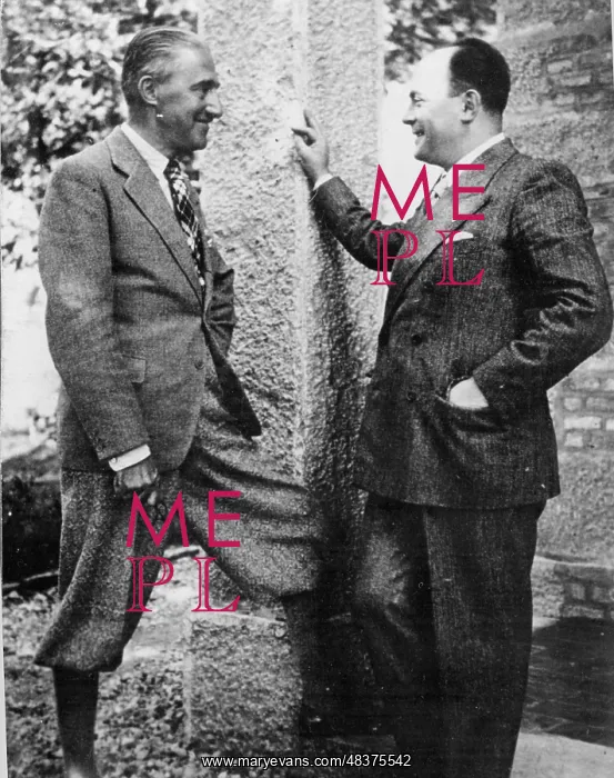 : Two men chatting : Two men chatting