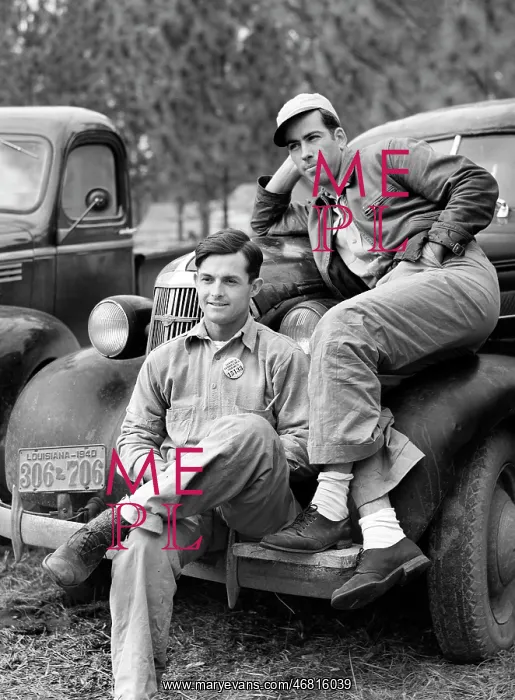 : men - construction workers - leisure activities : men - construction workers - leisure activities
