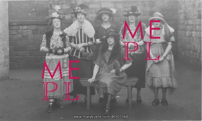 : Men dressed up as women : Men dressed up as women
