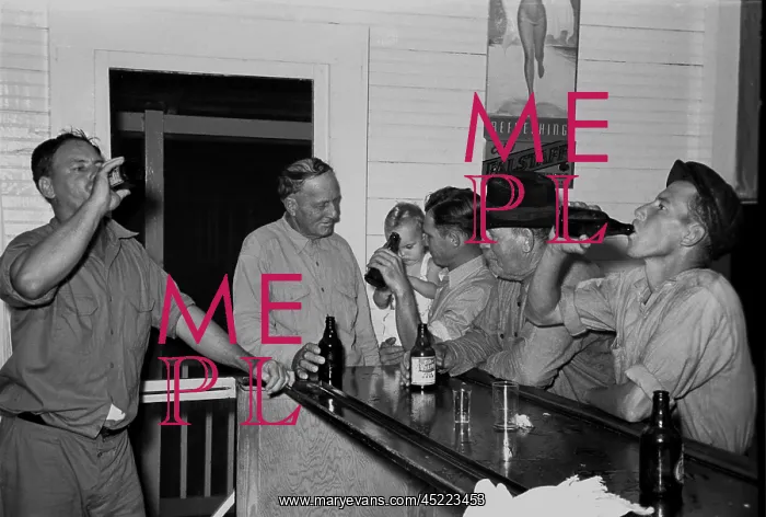 : Men drinking beer at the bar in Pilottown, ? : Men drinking beer at the bar in Pilottown, ?
