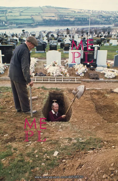 : Men hand digging a grave : Men hand digging a grave