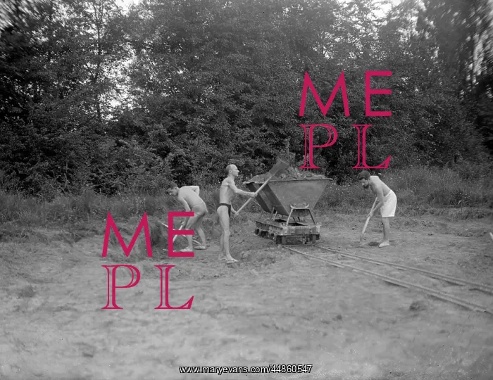: MEN AT HOLIDAY CAMP : MEN AT HOLIDAY CAMP
