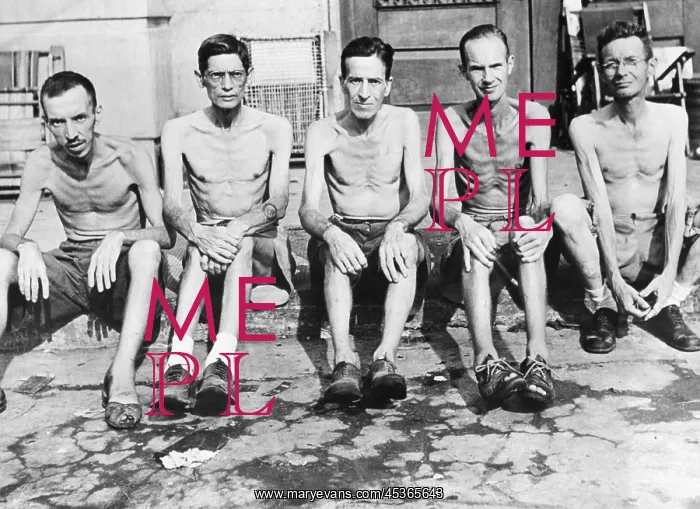 : Five men liberated from the Santo Tomas internment : Five men liberated from the Santo Tomas internment
