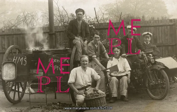 : Men with mobile field oven and motorcycle, WW1 : Men with mobile field oven and motorcycle, WW1