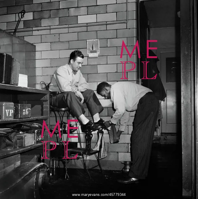 : Men, occupations, shoe shine : Men, occupations, shoe shine