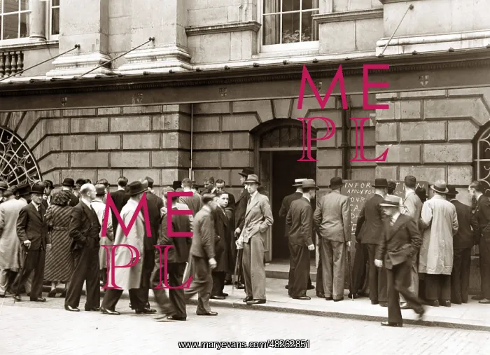 : Men in front of a recruiting office in London, 1938 : Men in front of a recruiting office in London, 1938