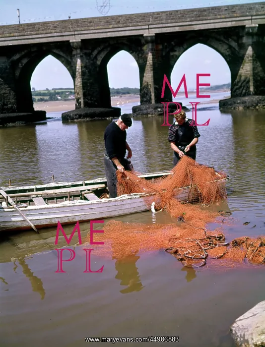 : Two men repairing fishing nets, Bideford, Devon : Two men repairing fishing nets, Bideford, Devon