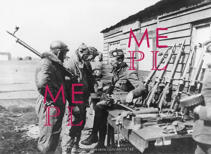 : Men of the RFC loading Lewis guns, WW1 : Men of the RFC loading Lewis guns, WW1