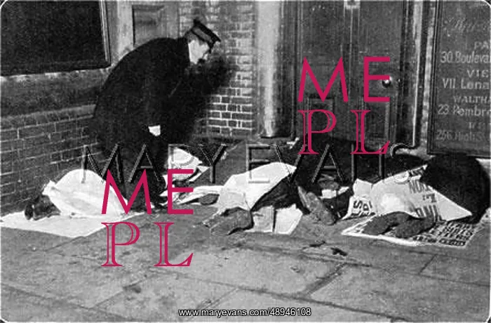 : Men sleeping rough being moved on, London 1908 : Men sleeping rough being moved on, London 1908