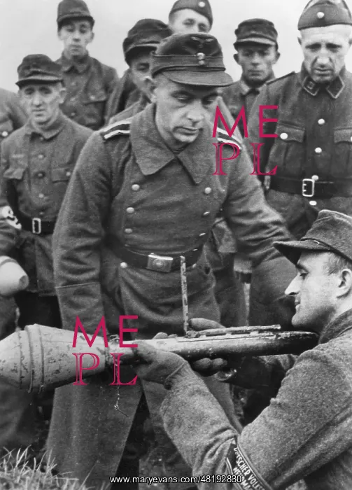 : Men of the Volkssturm during the training, 1944 : Men of the Volkssturm during the training, 1944