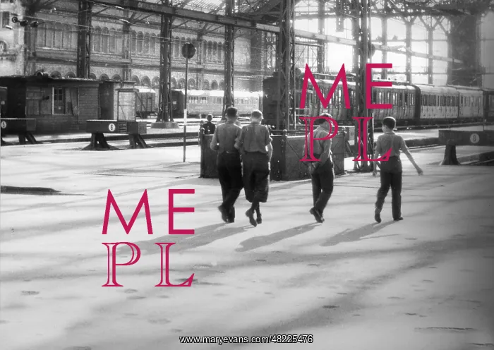 : Men on the way to the platforms in the main station in M : Men on the way to the platforms in the main station in M
