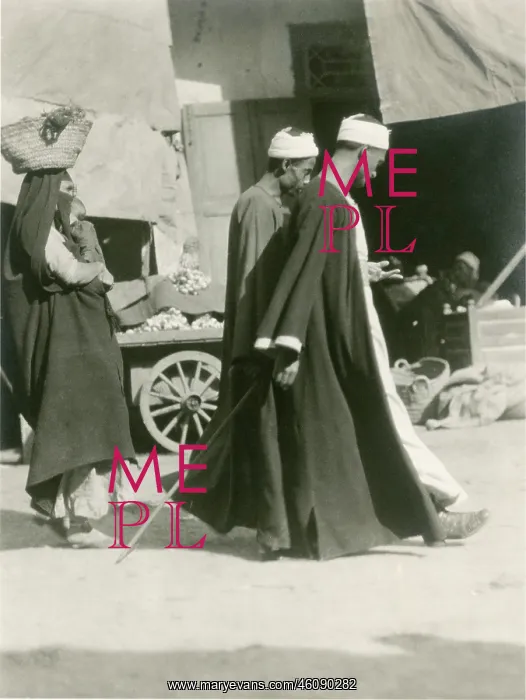 : Men and women in Cairo or Omdurman. 1925 : Men and women in Cairo or Omdurman. 1925