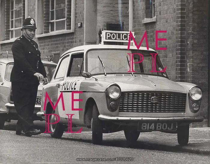 : Men and Women in the Police Force : Men and Women in the Police Force