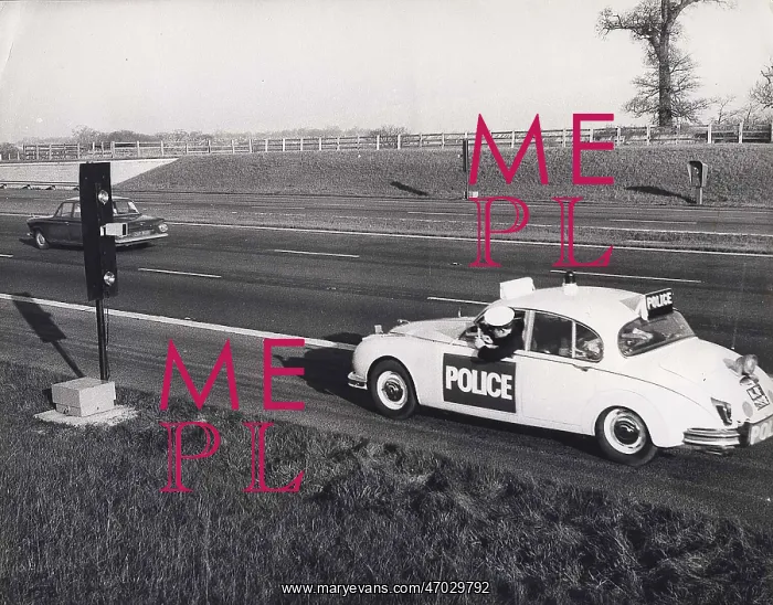 : Men and Women in the Police Force : Men and Women in the Police Force