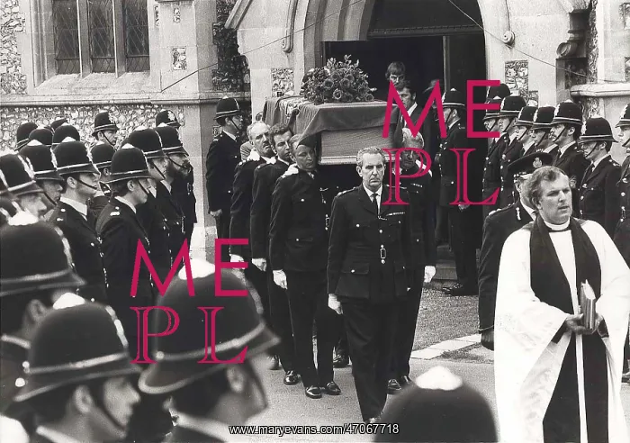 : Men and Women in the Police Force : Men and Women in the Police Force