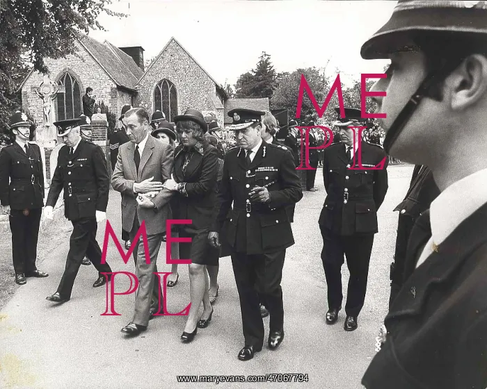 : Men and Women in the Police Force : Men and Women in the Police Force