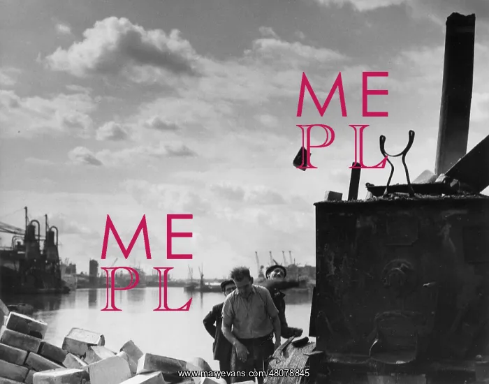 : Men at work in Manchester Docks : Men at work in Manchester Docks