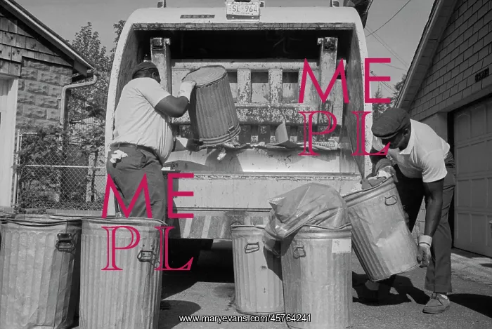 : Men - workers - occupations - sanitation - garbage : Men - workers - occupations - sanitation - garbage