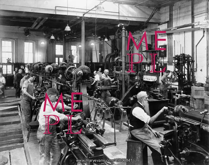 : Men working at machines in the Government ? : Men working at machines in the Government ?