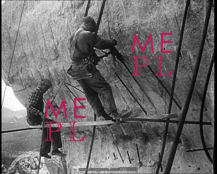 : Men Working on Rock Face at Mount Rushmore : Men Working on Rock Face at Mount Rushmore