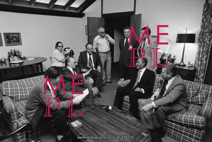 : Menahem Begin and Anwar Sadat with members ? : Menahem Begin and Anwar Sadat with members ?