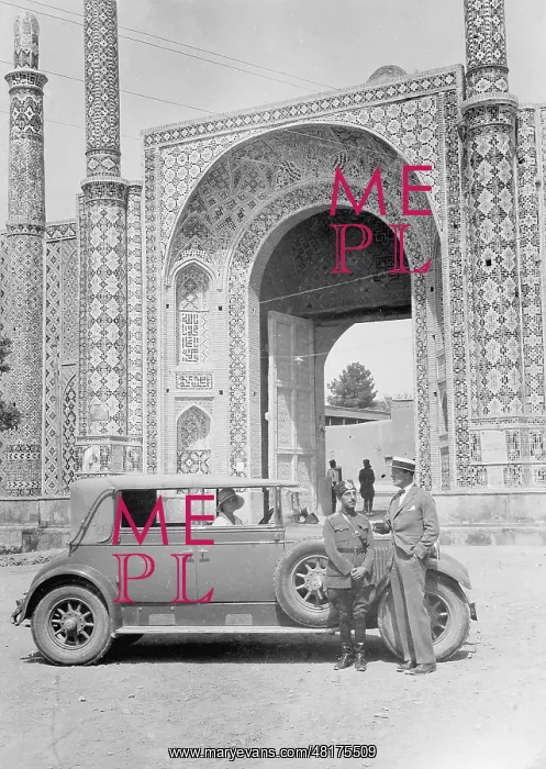 : Mercedes in front of a city gate of Tehran, 1929 : Mercedes in front of a city gate of Tehran, 1929