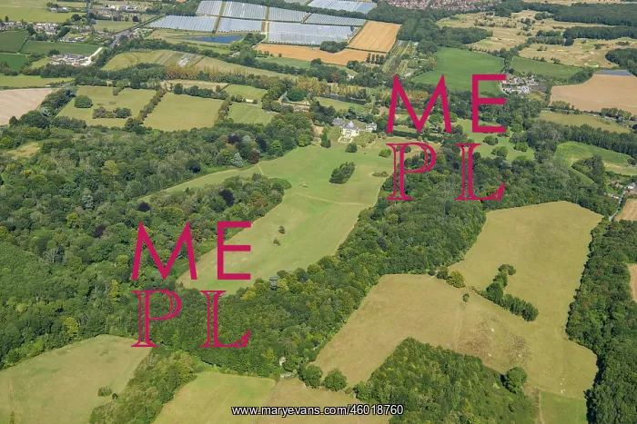 : Mereworth Castle landscaped park, Kent : Mereworth Castle landscaped park, Kent