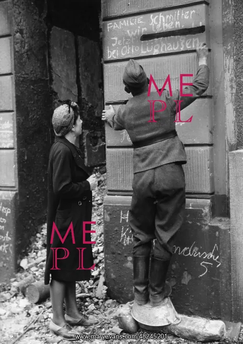 : Messages on destroyed houses, Cologne 1943 : Messages on destroyed houses, Cologne 1943