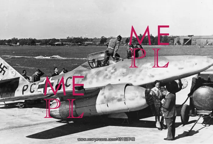 : Messerschmitt ME 262, 1942 : Messerschmitt ME 262, 1942