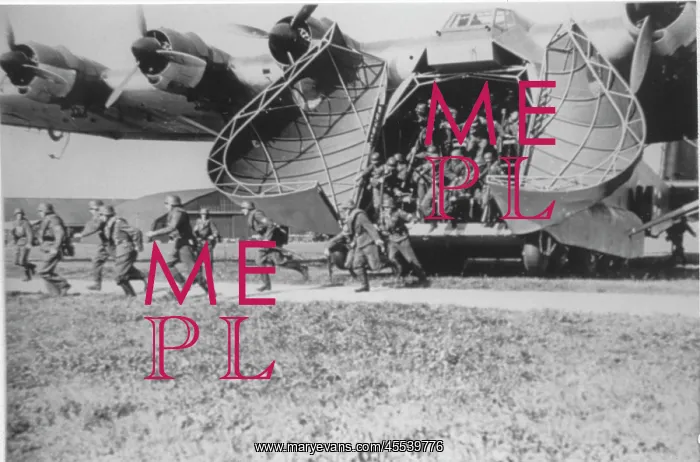 : Messerschmitt Me 323D -disgorging troops : Messerschmitt Me 323D -disgorging troops