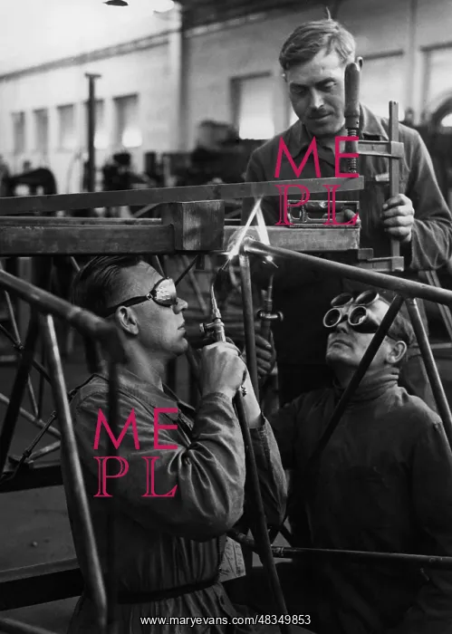 : Metal workers while welding, 1937 : Metal workers while welding, 1937
