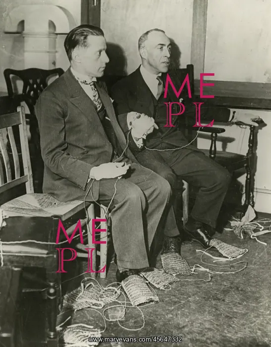 : The method of linking up hands and feet of sitting mediums : The method of linking up hands and feet of sitting mediums