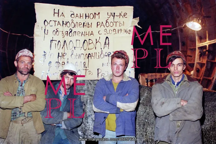 : Metro station builders go on hunger strike, 1996 : Metro station builders go on hunger strike, 1996