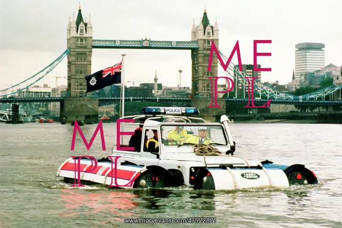 : Metropolitan Police launch on the River Thames : Metropolitan Police launch on the River Thames