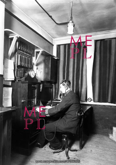 : Metropolitan Police telephone operator : Metropolitan Police telephone operator