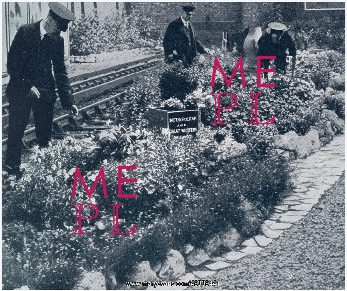 : Metropolitan Railway Station at Hammersmith, gardens 1929 : Metropolitan Railway Station at Hammersmith, gardens 1929