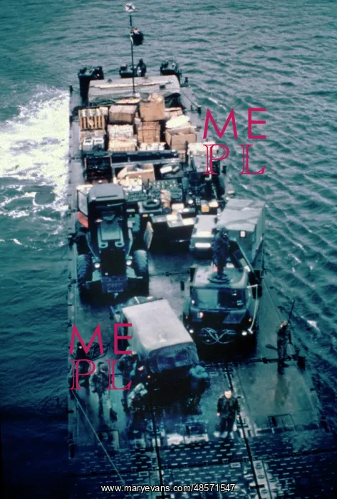 : Mexeflote landing vehicles, 1982 : Mexeflote landing vehicles, 1982