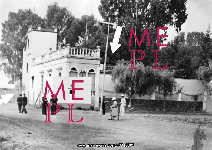 : Mexican police in front of Leon Trotsky's house : Mexican police in front of Leon Trotsky's house