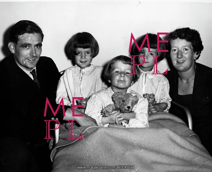 : Michael Lithgow with children : Michael Lithgow with children