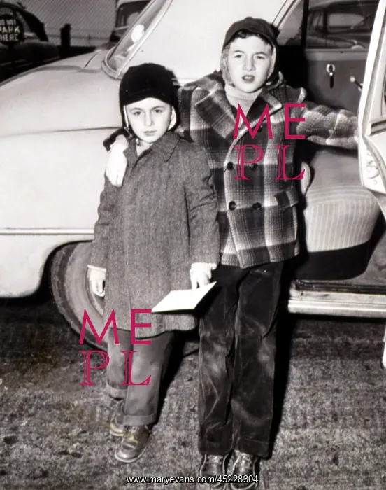 : Michael and Robert Rosenberg, (later Meeropol)visiting ? : Michael and Robert Rosenberg, (later Meeropol)visiting ?