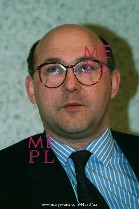  : Michel Sapin