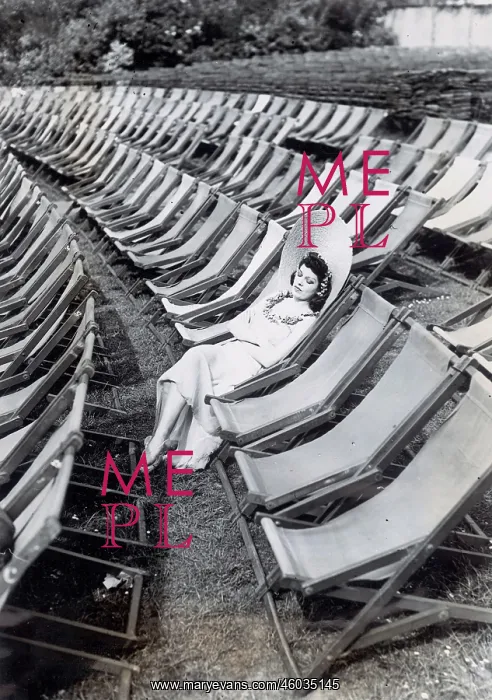 : Mid summer night?s dream in a deck chair : Mid summer night?s dream in a deck chair