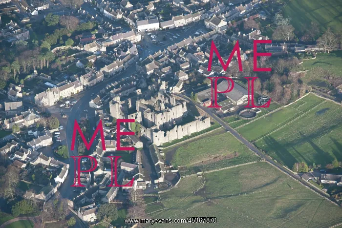 : Middleham Castle: twelfth century tower keep castle : Middleham Castle: twelfth century tower keep castle