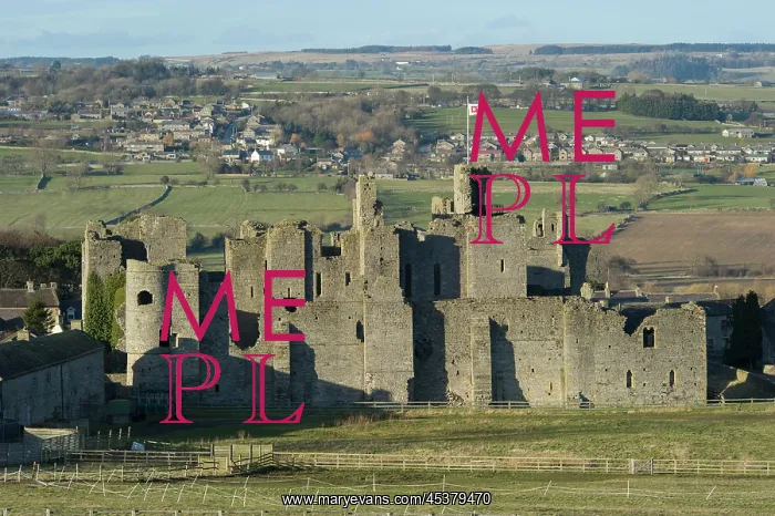 : Middleham Castle with village behind : Middleham Castle with village behind
