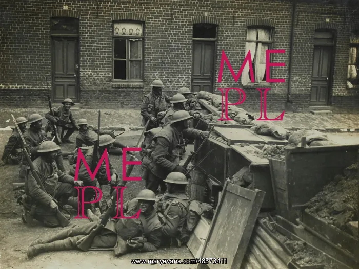 : A Middlesex Regiment street barricade, Spring 1918 : A Middlesex Regiment street barricade, Spring 1918